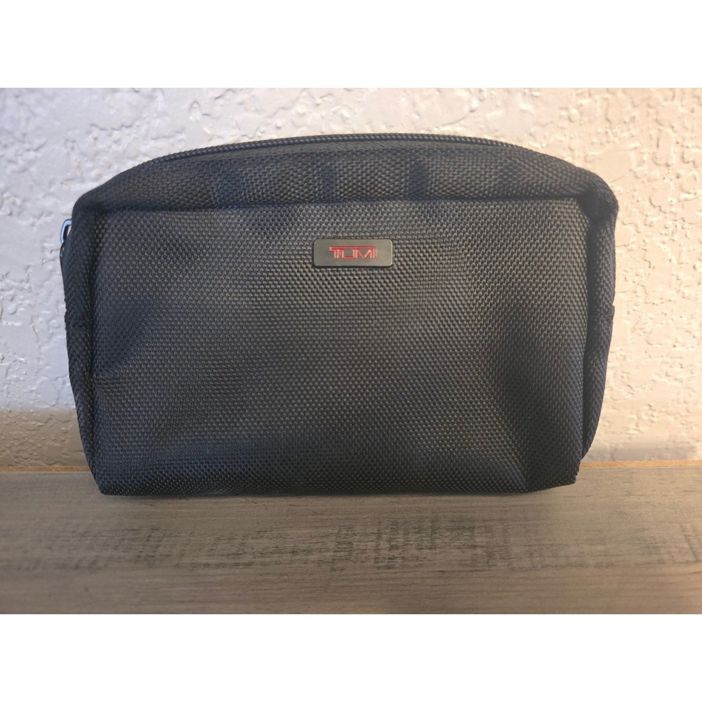 Delta Airlines Tumi Travel Amenity Kit Soft Black Small Bag Toiletries Eyemask